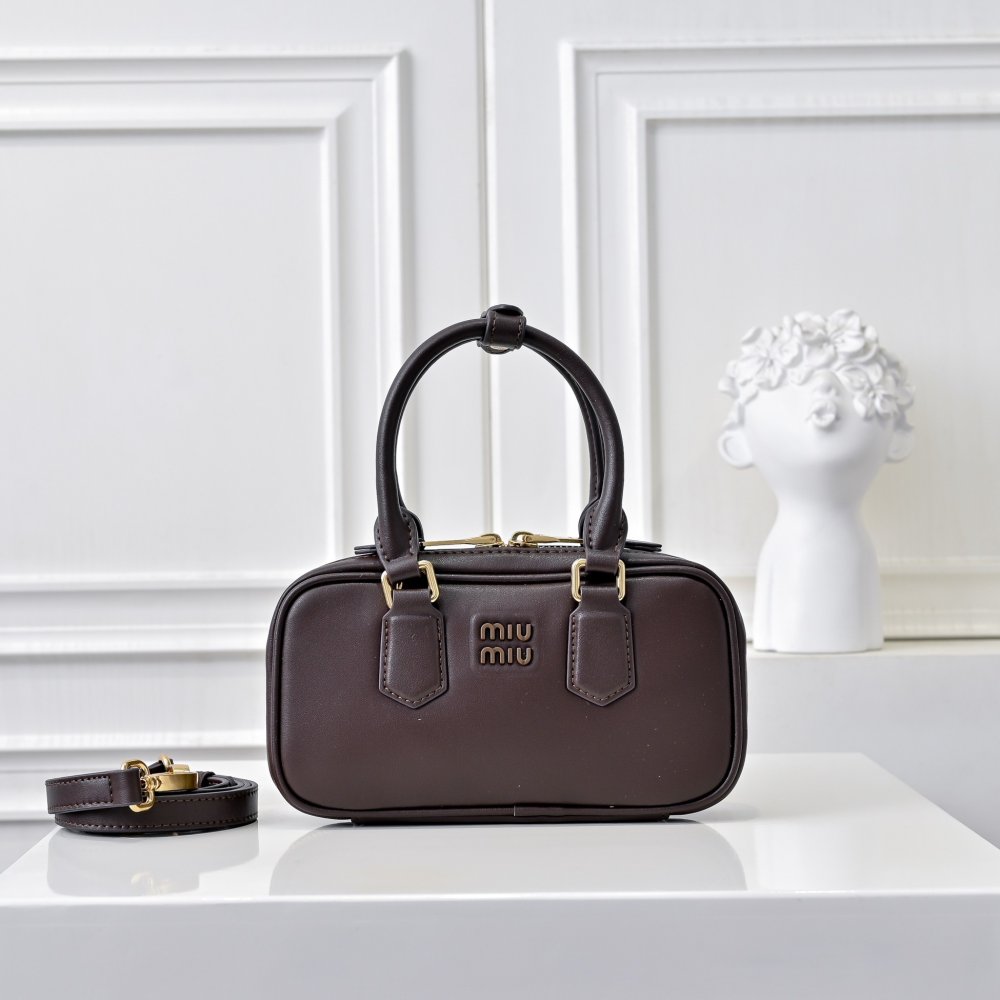 Мини сумка Arcadie кожаная 19 см