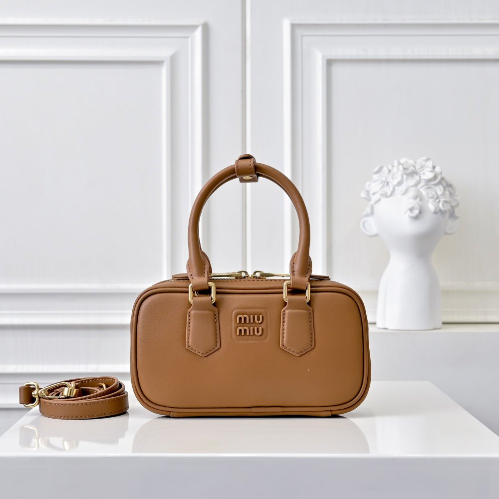 Мини сумка Arcadie кожаная 19 см