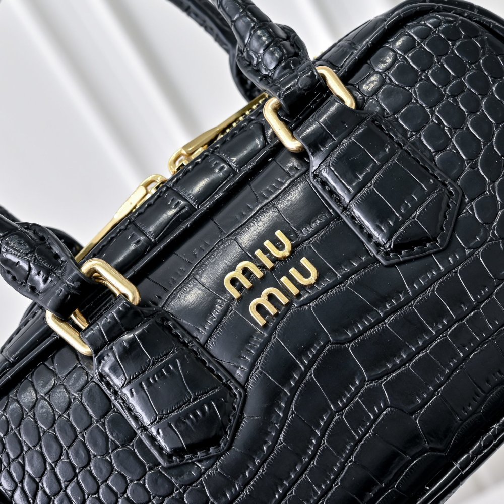 Мини сумка Arcadie кожаная 19 см фото 5