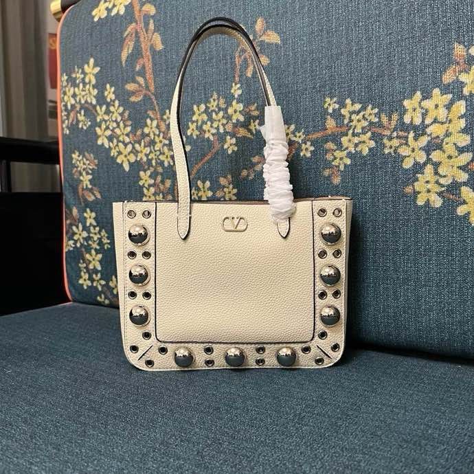 Mini a bag шоппер Valentino Garavani Nellcote Grained Calfskin 21 cm