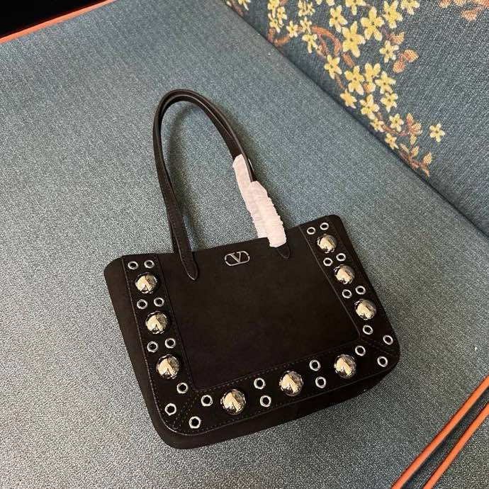 Мини сумка шоппер Valentino Garavani Nellcote Grained Calfskin 21 см фото 3