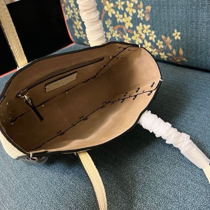 Mini a bag шоппер Valentino Garavani Nellcote Grained Calfskin 21 cm фото 4