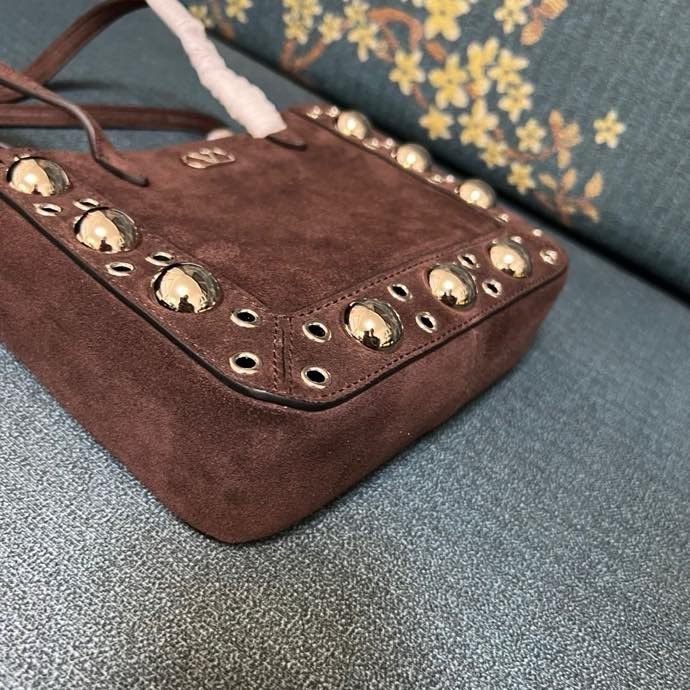 Мини сумка шоппер Valentino Garavani Nellcote Grained Calfskin 21 см фото 4