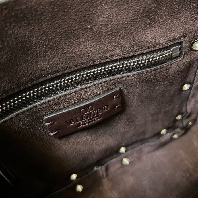 Мини сумка шоппер Valentino Garavani Nellcote Grained Calfskin 21 см фото 5