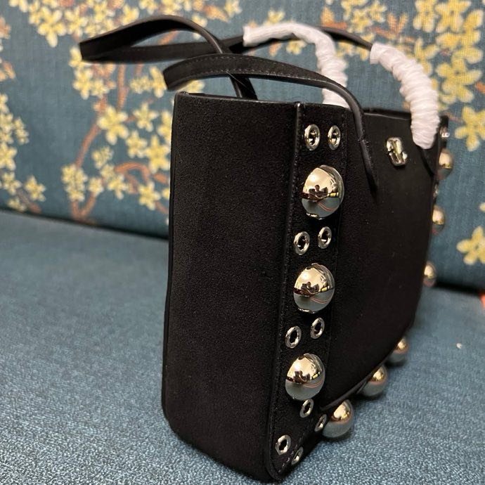 Мини сумка шоппер Valentino Garavani Nellcote Grained Calfskin 21 см фото 5