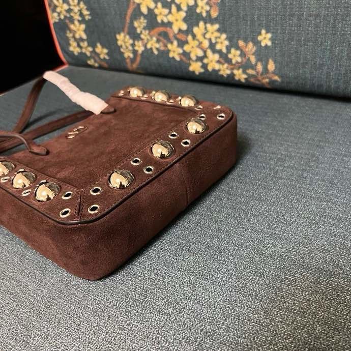 Мини сумка шоппер Valentino Garavani Nellcote Grained Calfskin 21 см фото 7