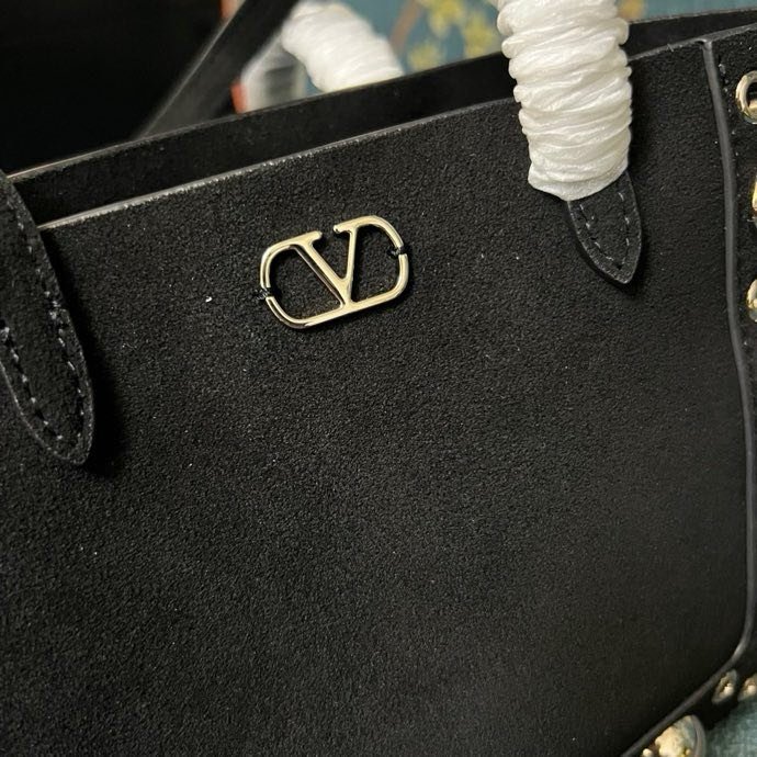 Мини сумка шоппер Valentino Garavani Nellcote Grained Calfskin 21 см фото 8