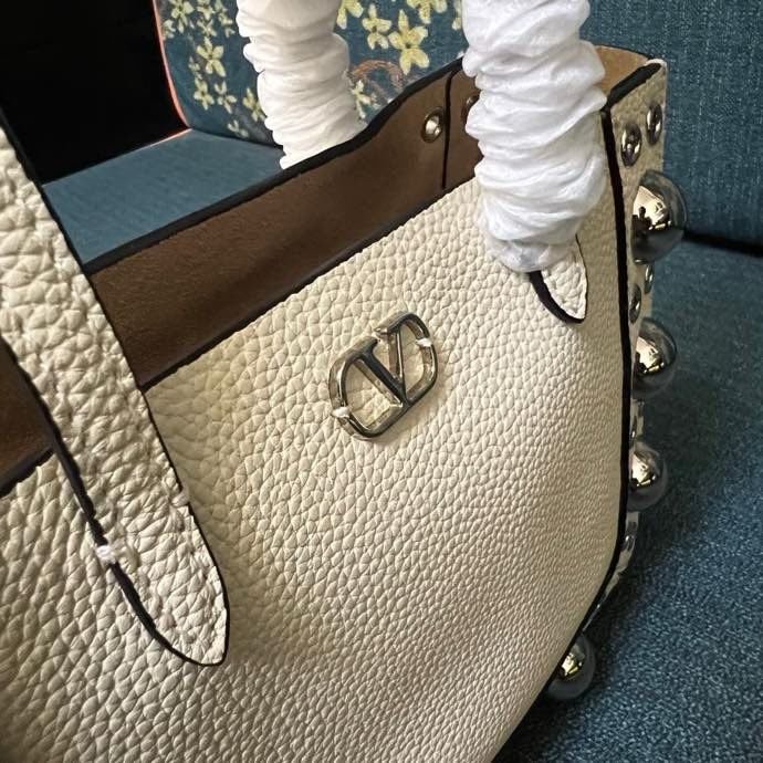 Mini a bag шоппер Valentino Garavani Nellcote Grained Calfskin 21 cm фото 9