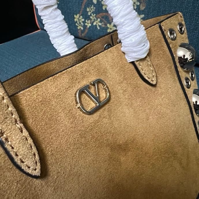 Міні сумка шоппер Valentino Garavani Nellcote Grained Calfskin 21 см фото 9