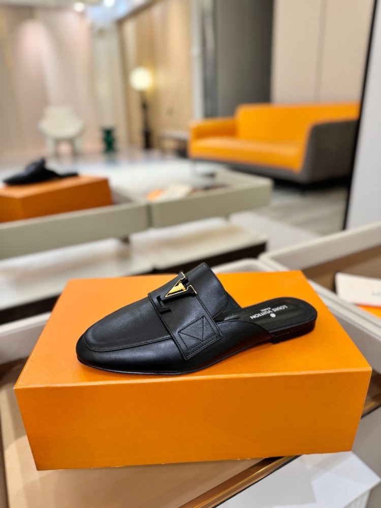 Мюли leather on flat soled from close a metal logo фото 2