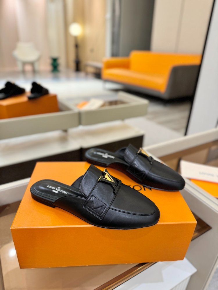 Мюли leather on flat soled from close a metal logo фото 3