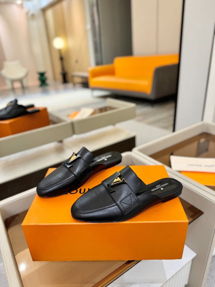 Мюли leather on flat soled from close a metal logo фото 4