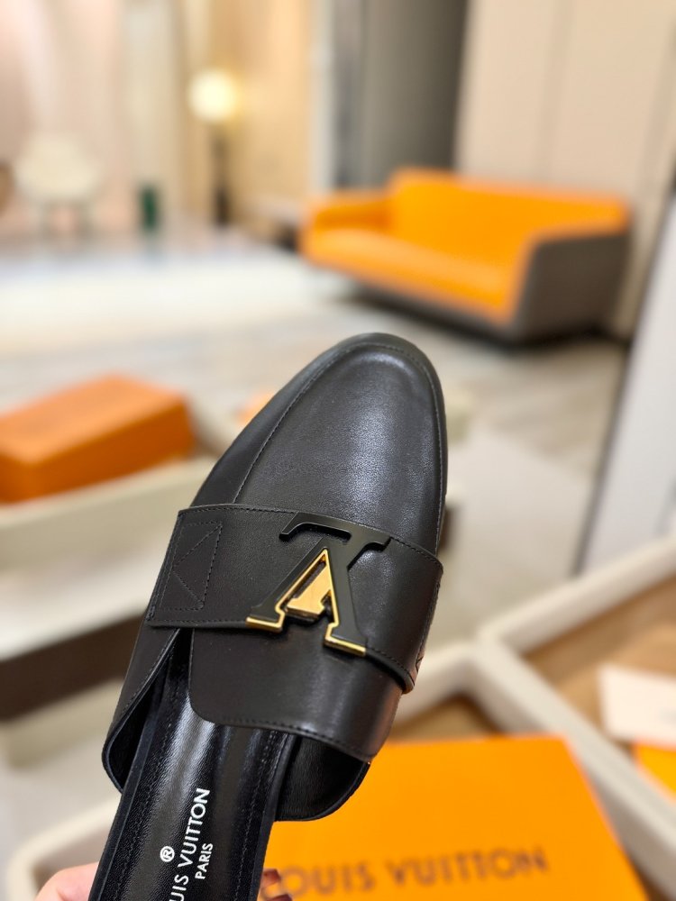 Мюли leather on flat soled from close a metal logo фото 9