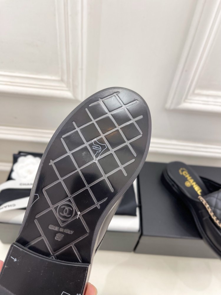 Мюли leather from buckle and double chain фото 9