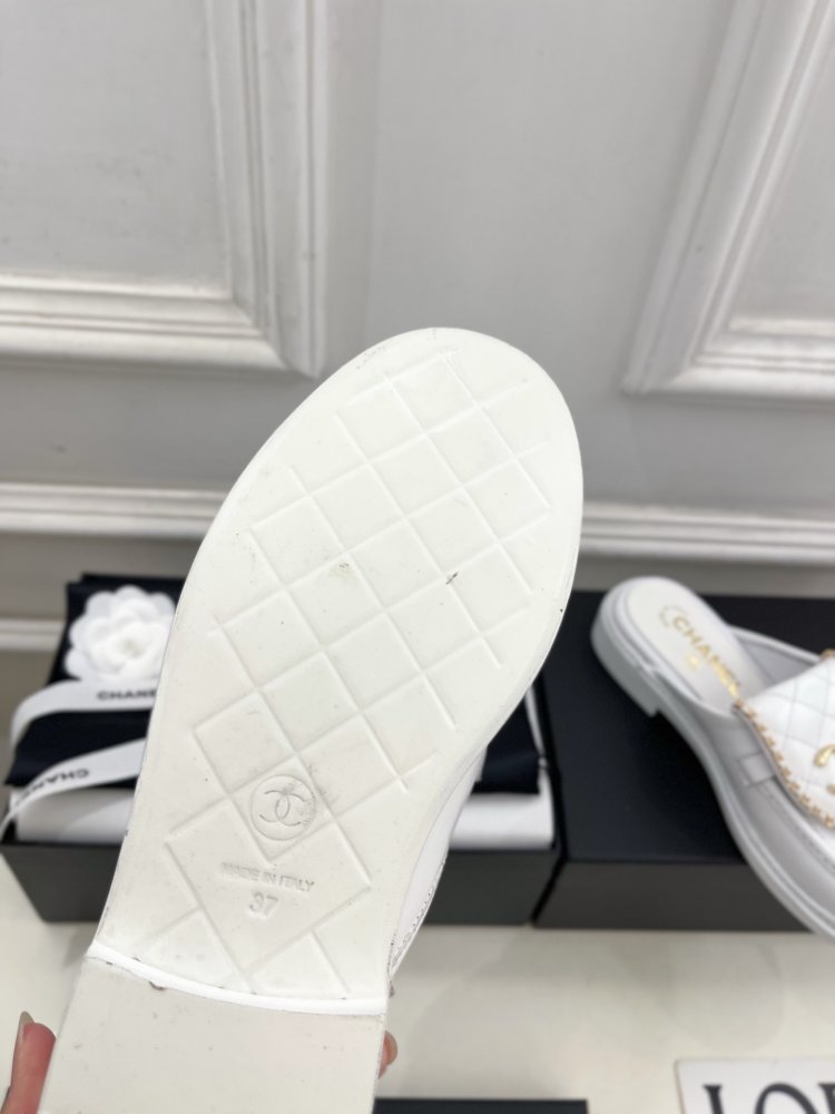 Мюли leather from buckle and double chain фото 9