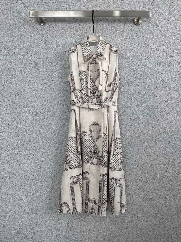 Модное классическое платье без рукавов фото 4