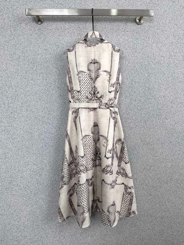 Модное классическое платье без рукавов фото 5