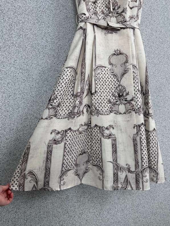 Модное классическое платье без рукавов фото 8