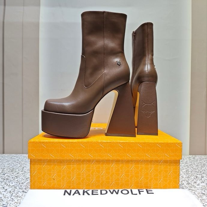 Fashionable Ankle boots on high heel