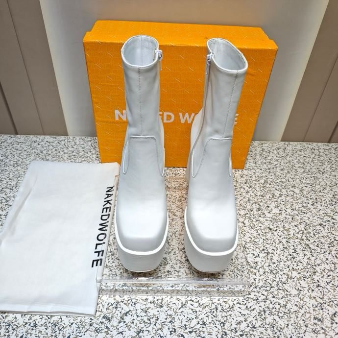 Fashionable Ankle boots on high heel фото 2