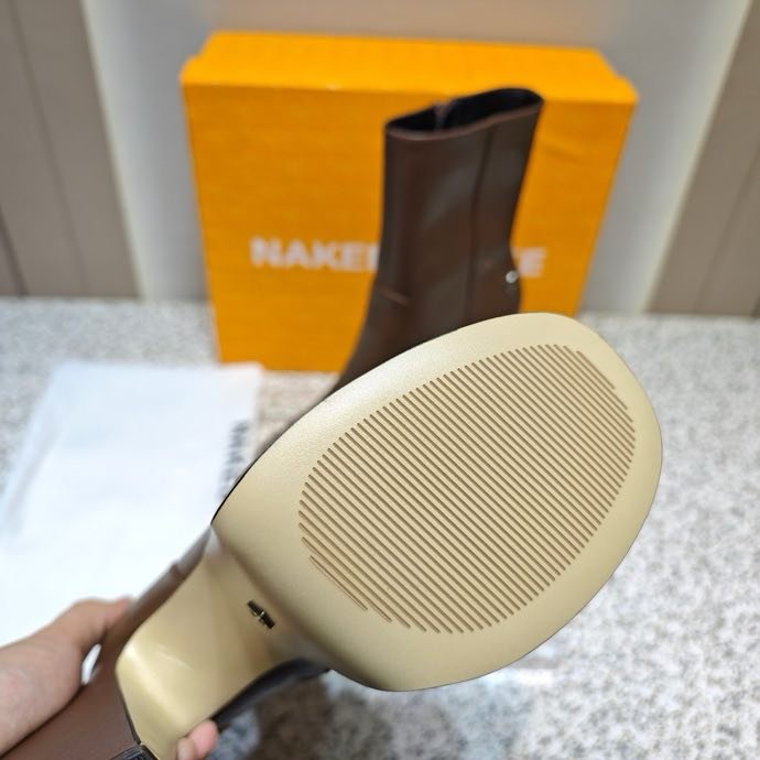 Fashionable Ankle boots on high heel фото 2