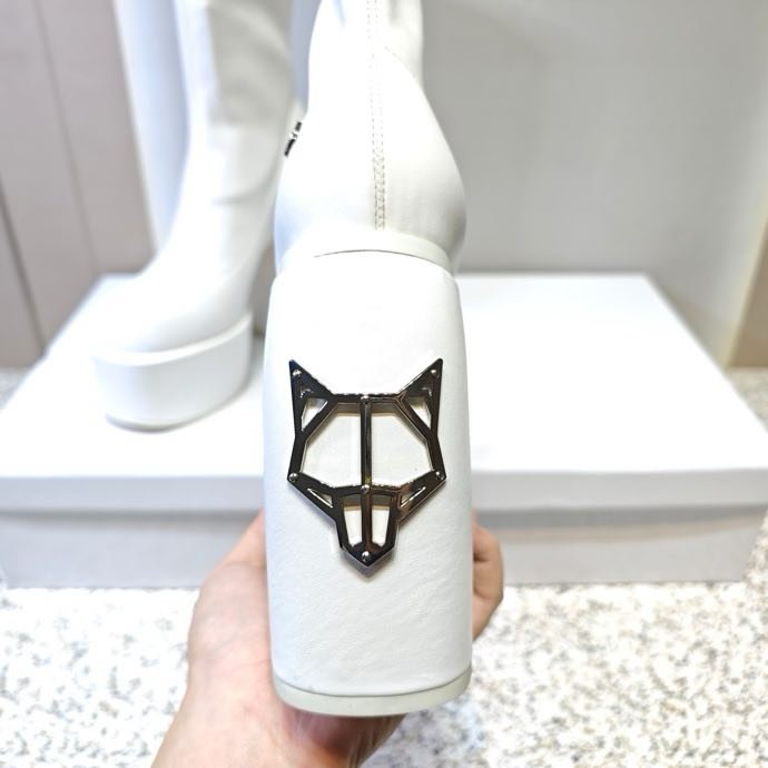 Fashionable Ankle boots on high heel фото 2