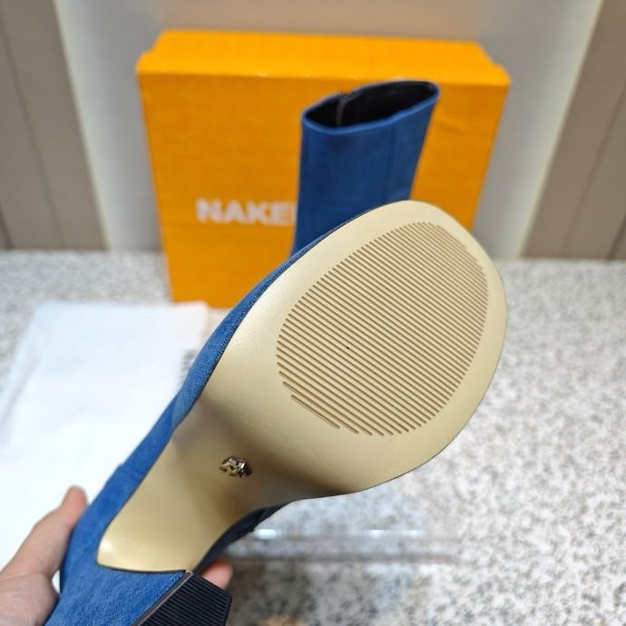 Fashionable Ankle boots on high heel фото 4