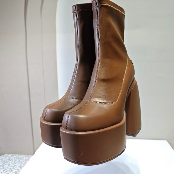 Модні ботильйони на високому підборах фото 4