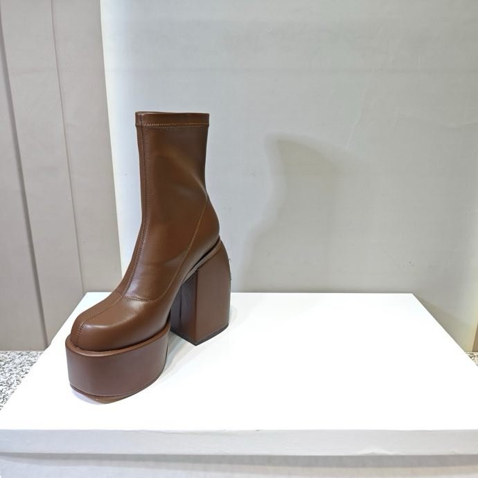 Модні ботильйони на високому підборах фото 5