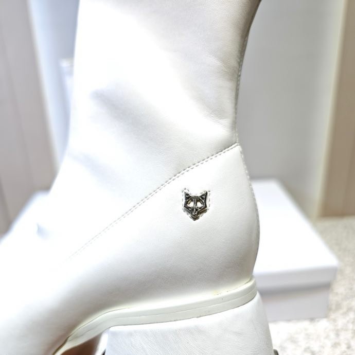 Fashionable Ankle boots on high heel фото 5