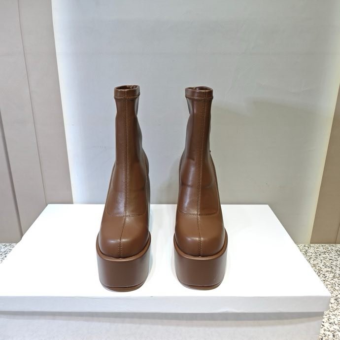 Модні ботильйони на високому підборах фото 6