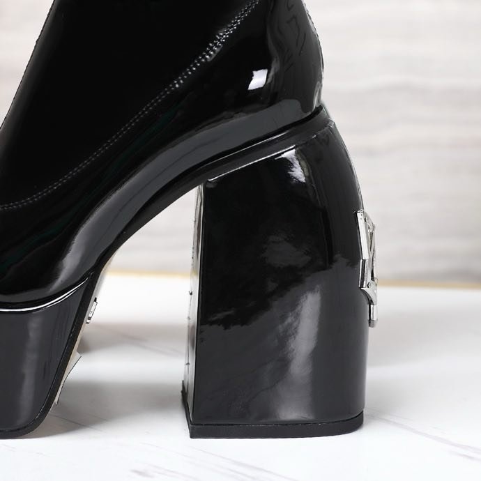 Fashionable Ankle boots on high heel фото 7