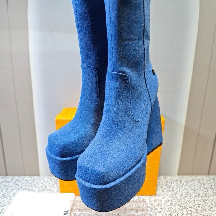 Fashionable Ankle boots on high heel фото 7