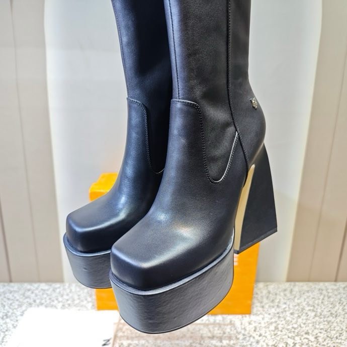 Fashionable Ankle boots on high heel фото 7