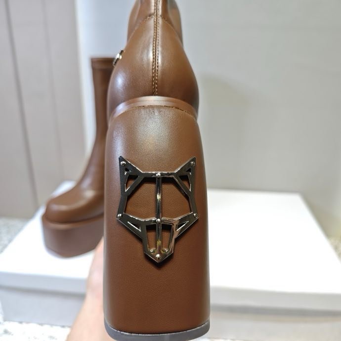 Модні ботильйони на високому підборах фото 7