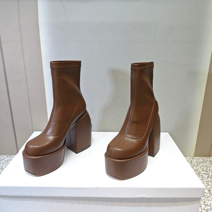 Модні ботильйони на високому підборах фото 8