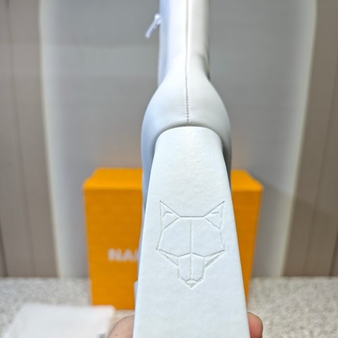 Fashionable Ankle boots on high heel фото 9