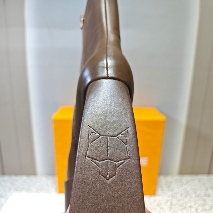 Fashionable Ankle boots on high heel фото 9