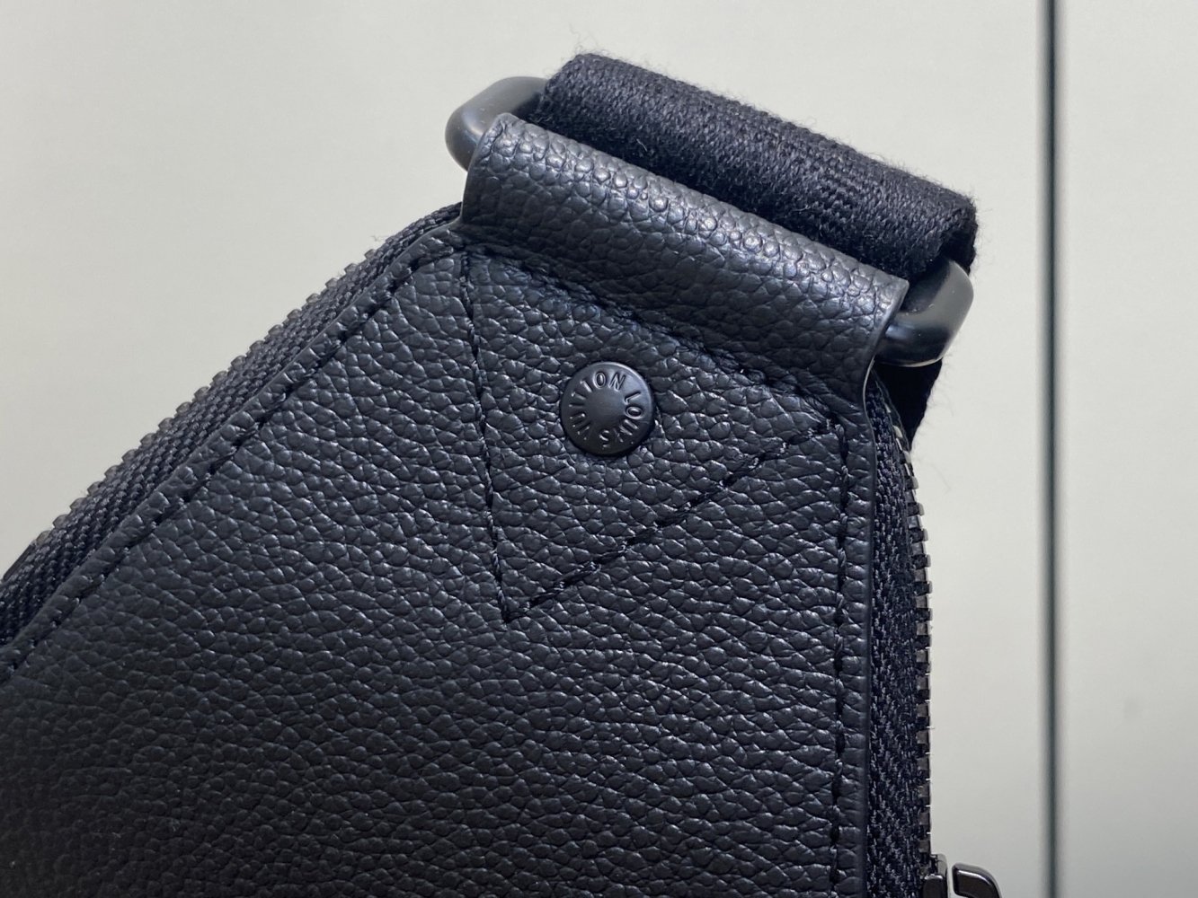 Мужская нагрудная сумка Sling Avenue M14953 Black фото 8