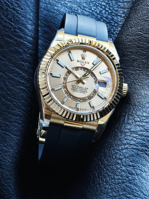 Мужские часы 42 мм Rolex Sky-Dweller с годовым календарем и GMT