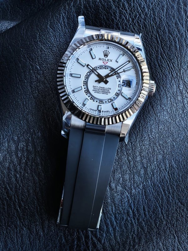 Мужские часы 42 мм Rolex Sky-Dweller с годовым календарем и GMT