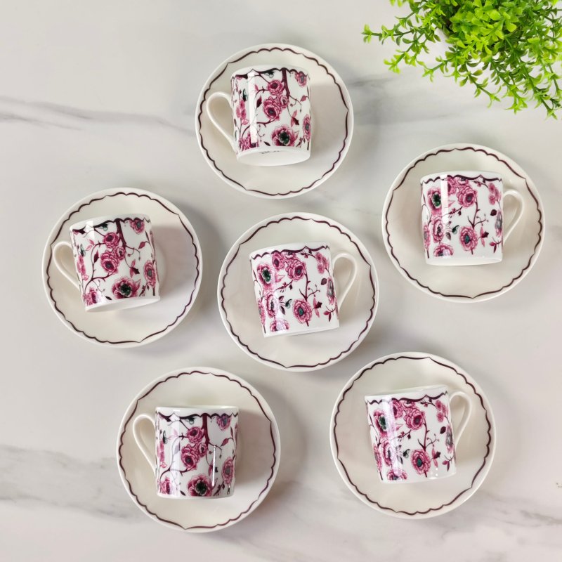 Набор из шести чашек и шести блюдец