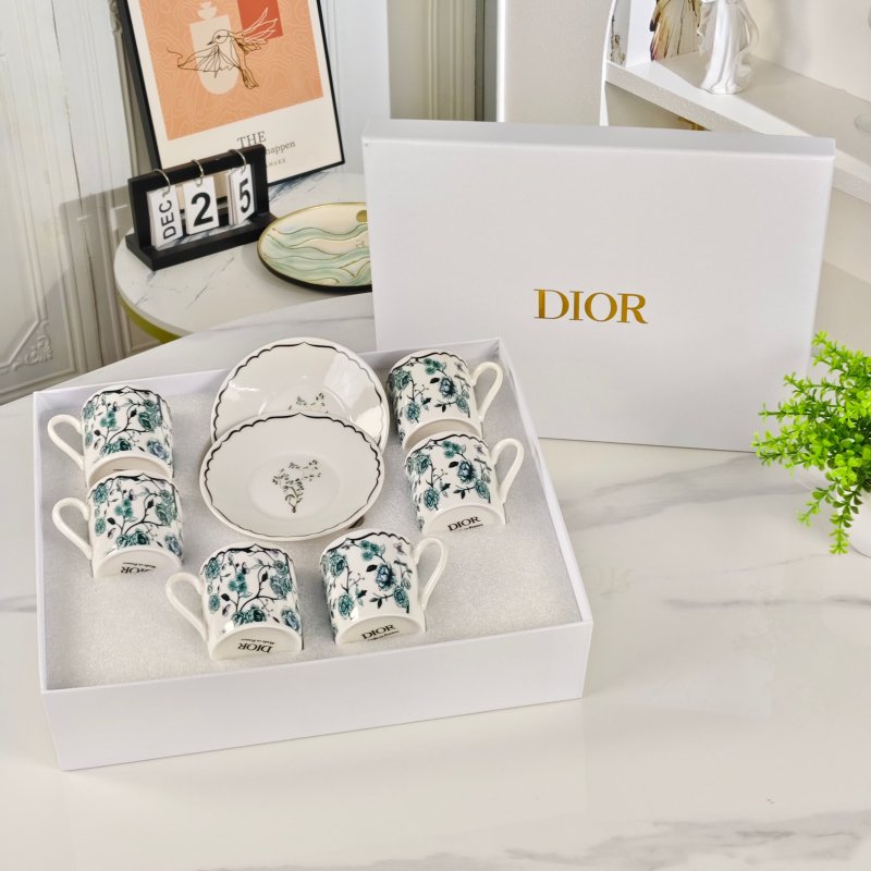 Набор из шести чашек и шести блюдец фото 2