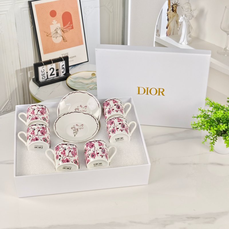 Набор из шести чашек и шести блюдец фото 3