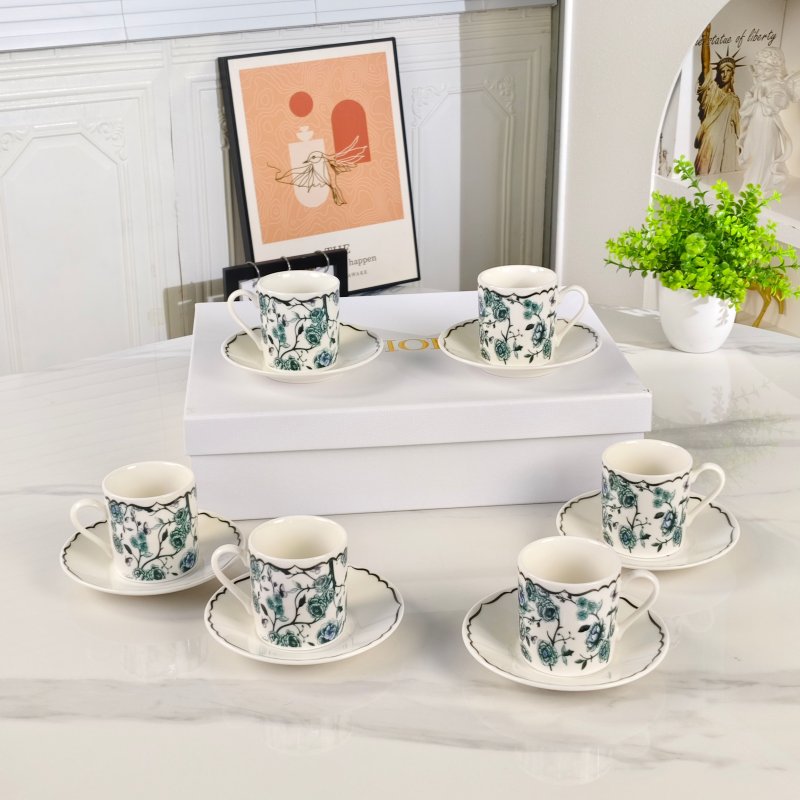 Набор из шести чашек и шести блюдец фото 3