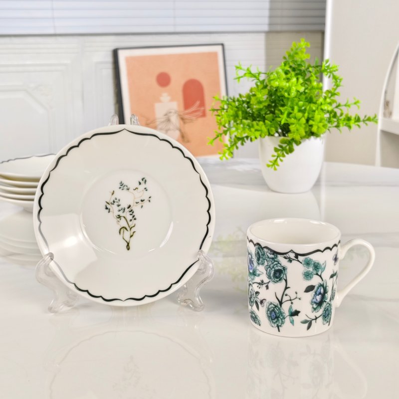 Набор из шести чашек и шести блюдец фото 7