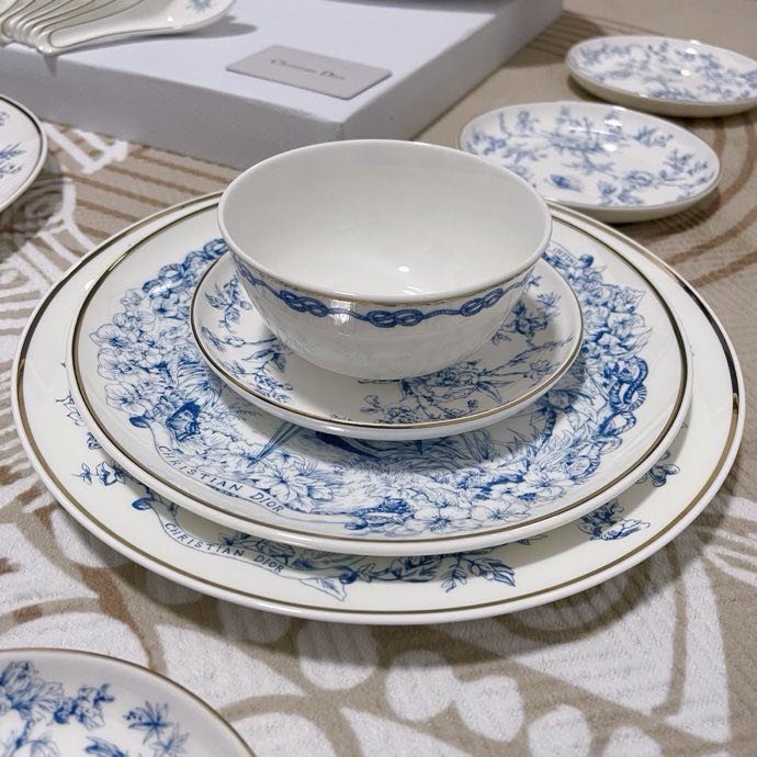 Набор посуды Dior Christmas Collection из костаного фарфора, 41 предмет фото 2