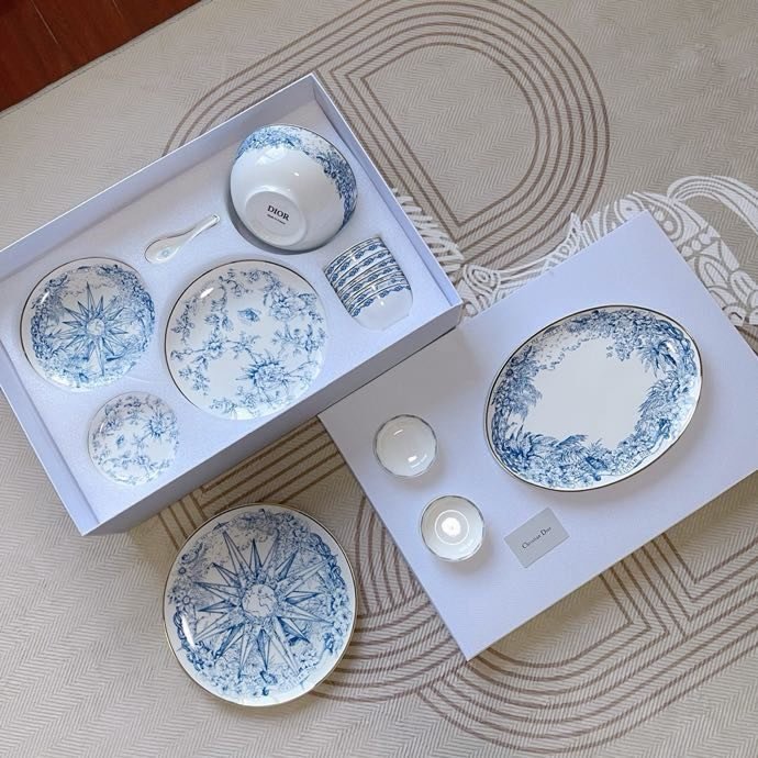 Набор посуды Dior Christmas Collection из костаного фарфора, 41 предмет фото 7