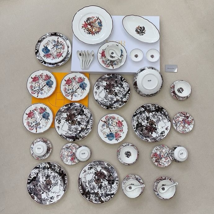 Набор посуды Dior Maison из костаного фарфора, 41 предмет