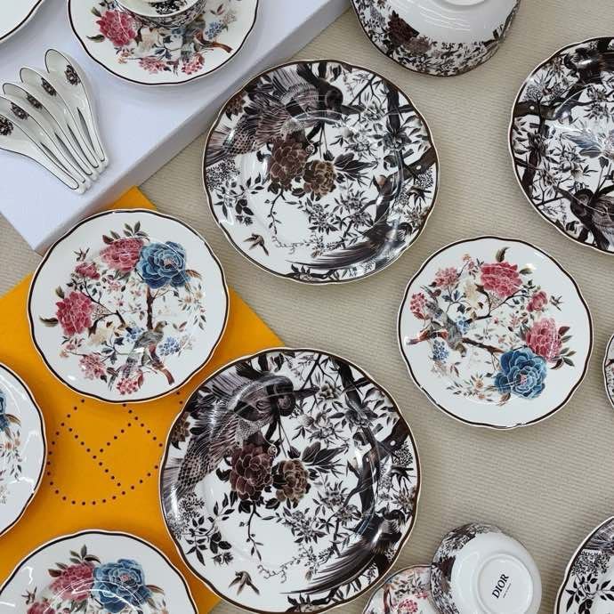 Набор посуды Dior Maison из костаного фарфора, 41 предмет фото 2